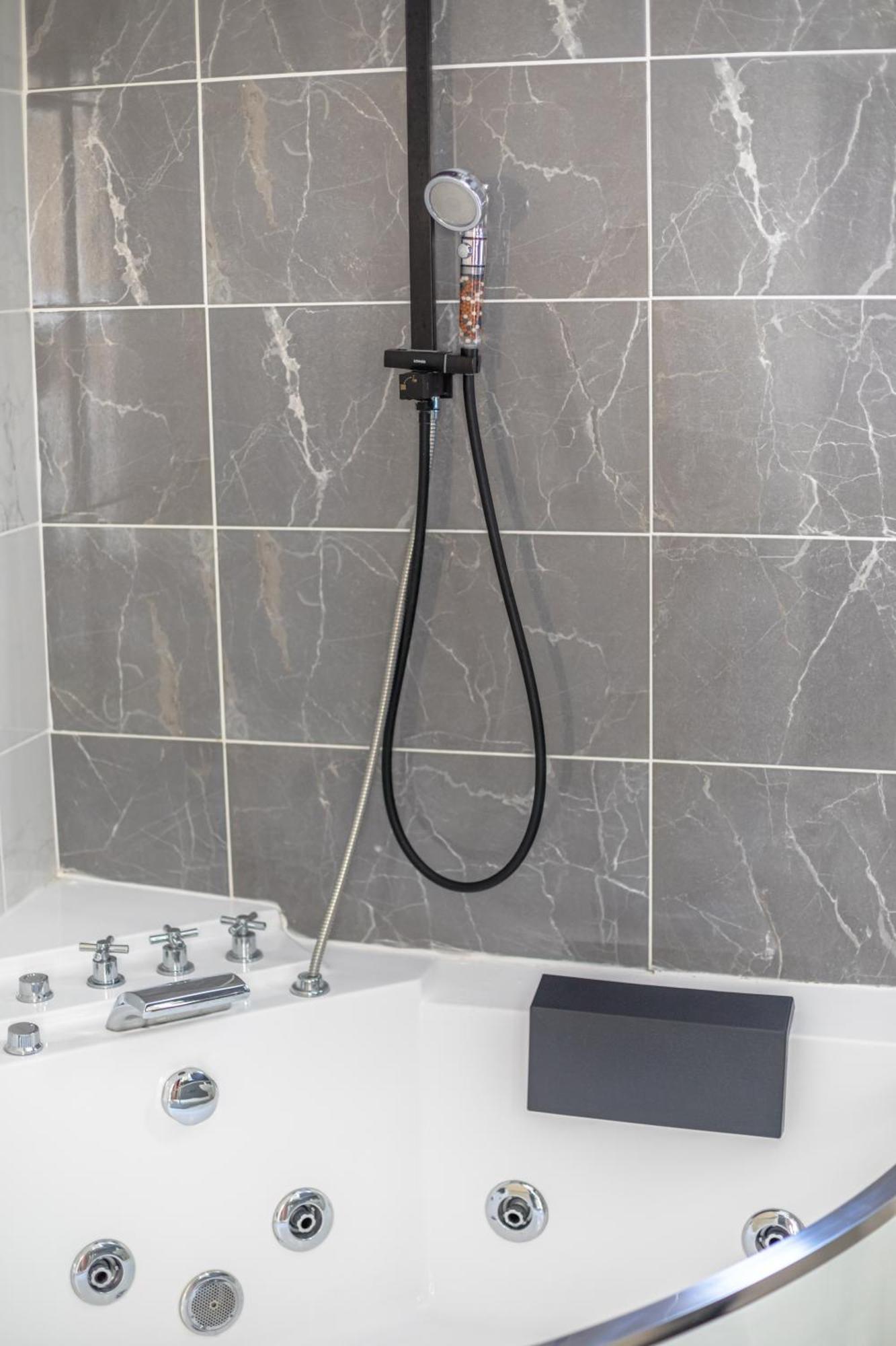 Jacuzzi Terrasse Centre Narbonne Apartment ภายนอก รูปภาพ